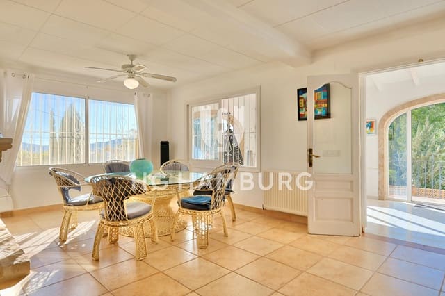 Chalet de 4 habitaciones en Javea / Xàbia en venta con piscina garaje - 750.000 € (Ref: 9592167)