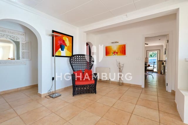 Chalet de 4 habitaciones en Javea / Xàbia en venta con piscina garaje - 750.000 € (Ref: 9592167)