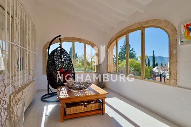 Chalet de 4 habitaciones en Javea / Xàbia en venta con piscina garaje - 750.000 € (Ref: 9592167)