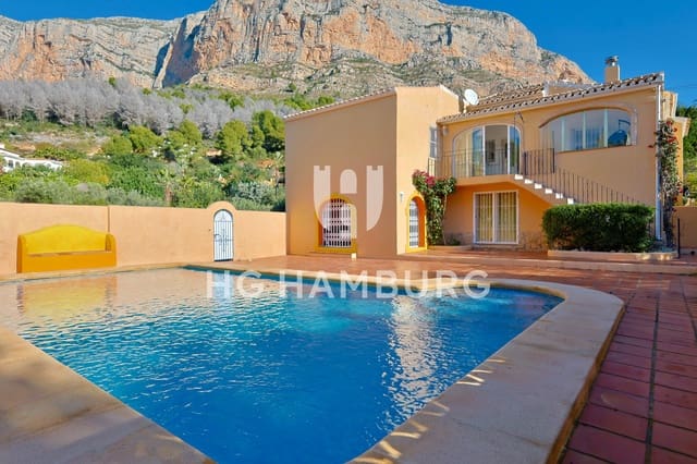 Chalet de 4 habitaciones en Javea / Xàbia en venta con piscina garaje - 750.000 € (Ref: 9592167)