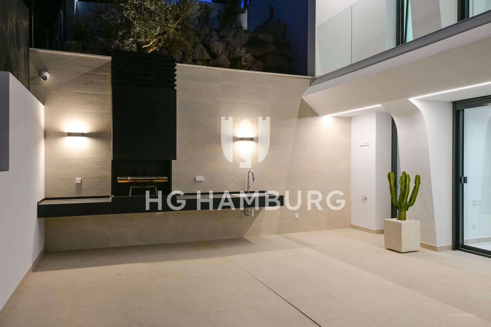 4 bedroom Villa for sale in Altea with pool garage - € 2,250,000 (Ref: 9956118)
