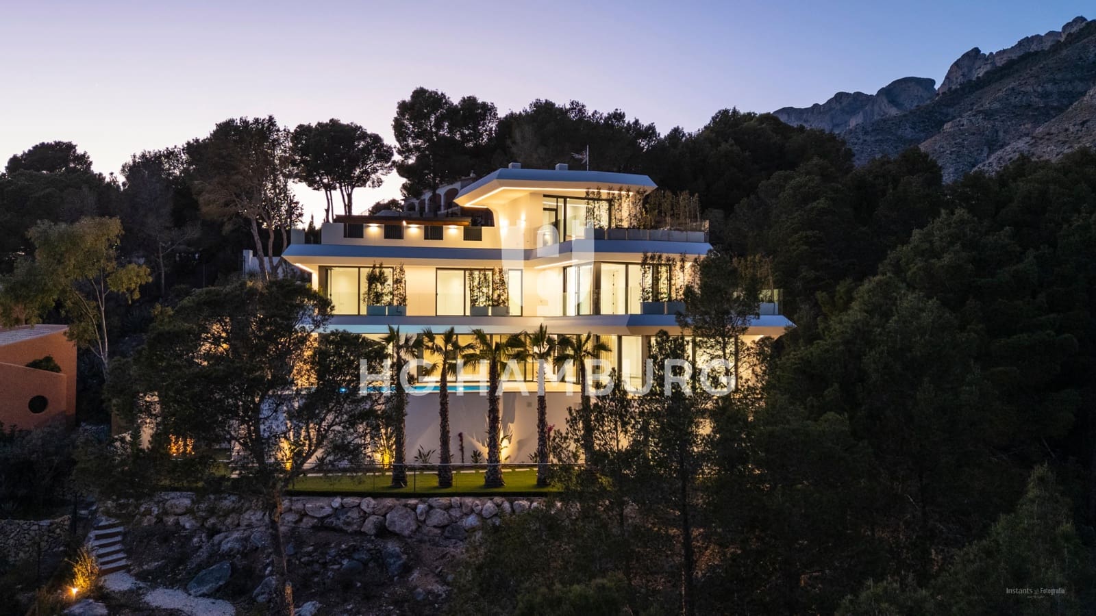 4 bedroom Villa for sale in Altea with pool garage - € 2,250,000 (Ref: 9956118)