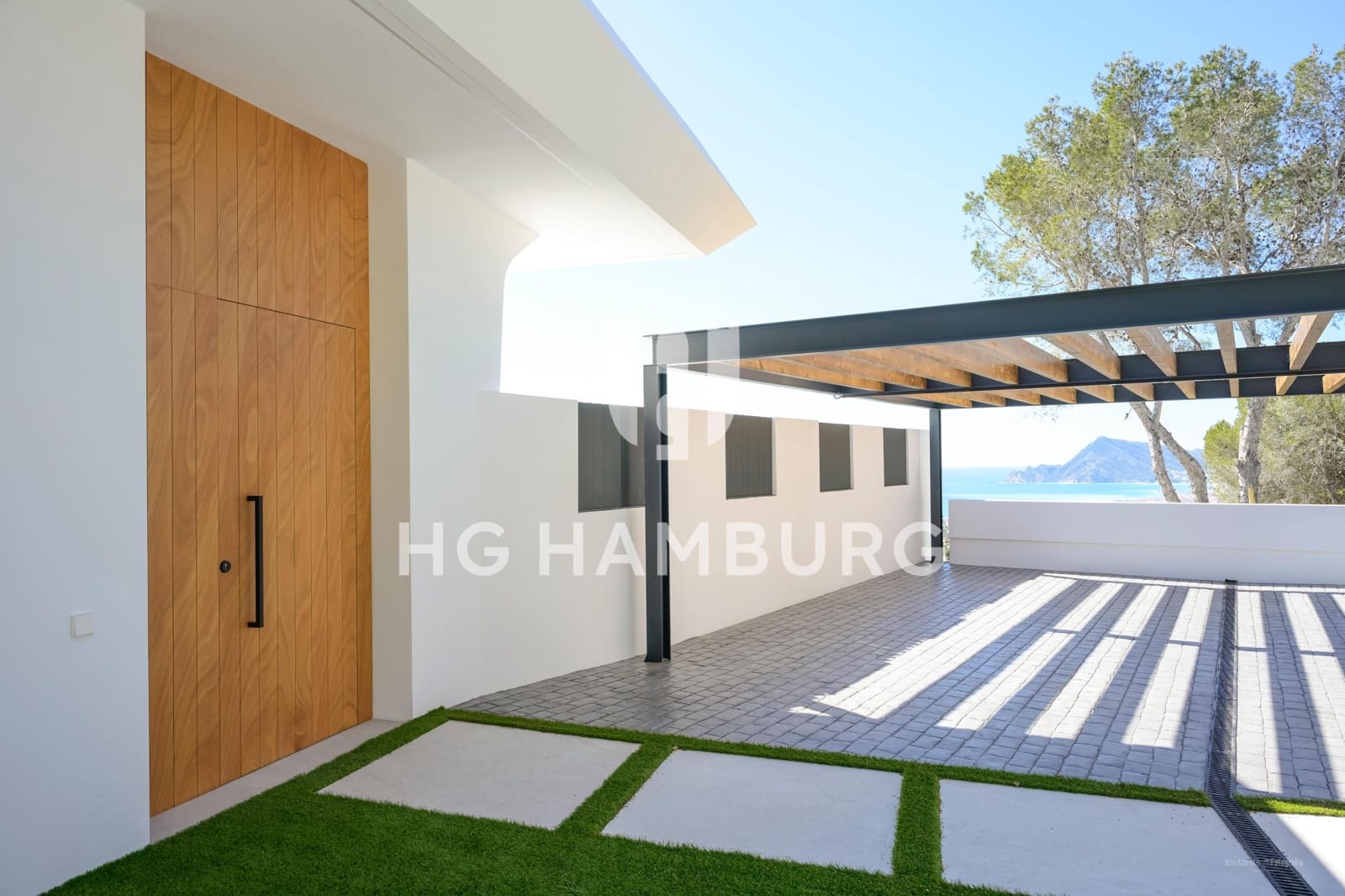 4 bedroom Villa for sale in Altea with pool garage - € 2,250,000 (Ref: 9956118)