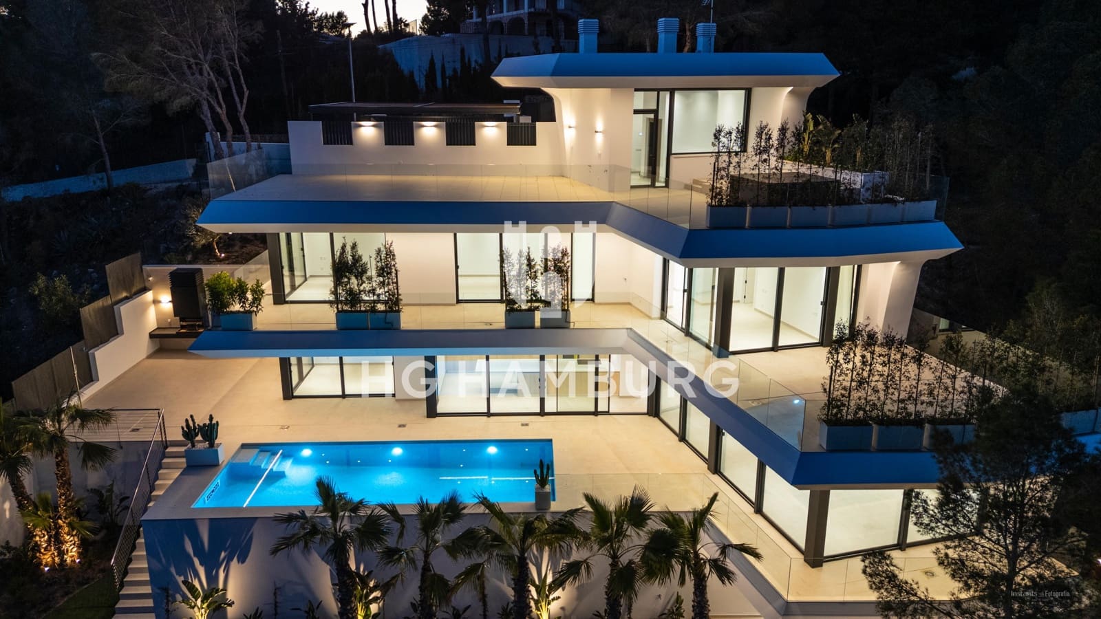 4 bedroom Villa for sale in Altea with pool garage - € 2,250,000 (Ref: 9956118)