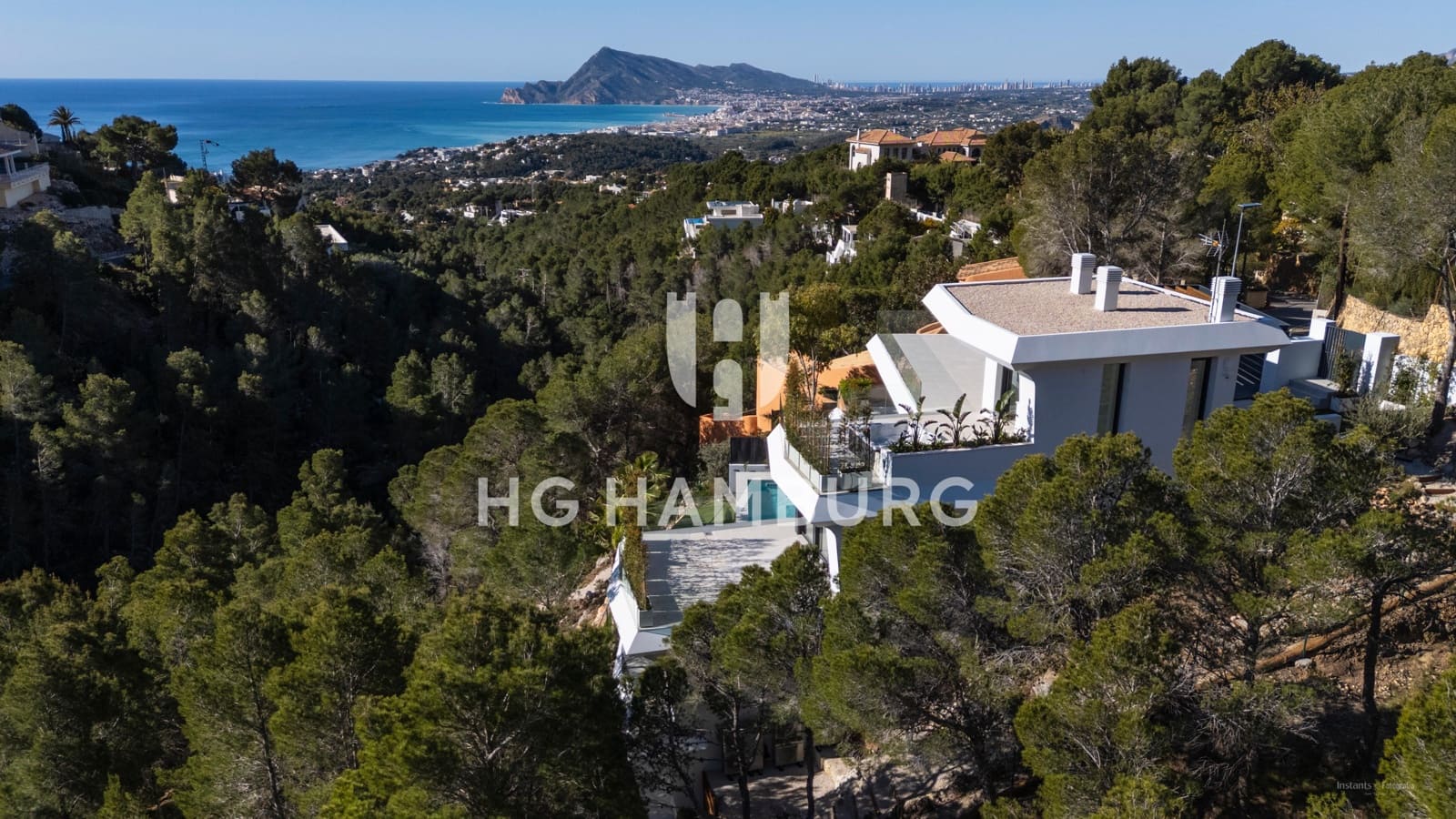 4 bedroom Villa for sale in Altea with pool garage - € 2,250,000 (Ref: 9956118)