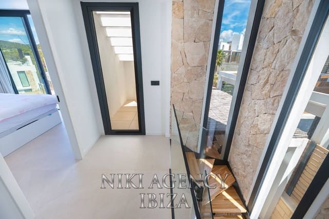 4 soveværelse Villa til salg i Cala Tarida, San Jose / Sant Josep de Sa Talaia med swimmingpool garage - € 1.150.000 (Ref: 10002581)