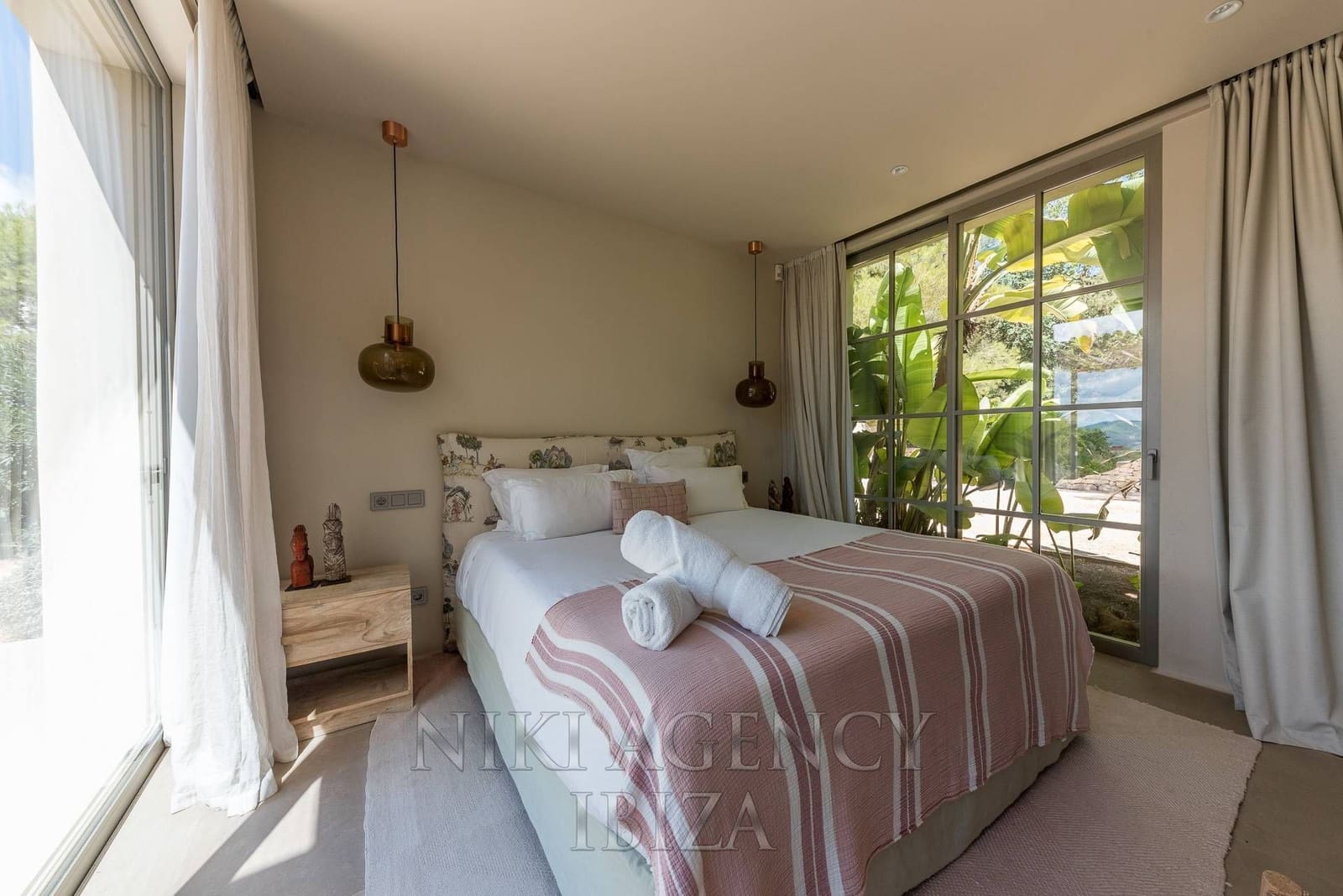 5 bedroom Villa for sale in Can Furnet with pool garage - € 9,500,000 (Ref: 10108667)
