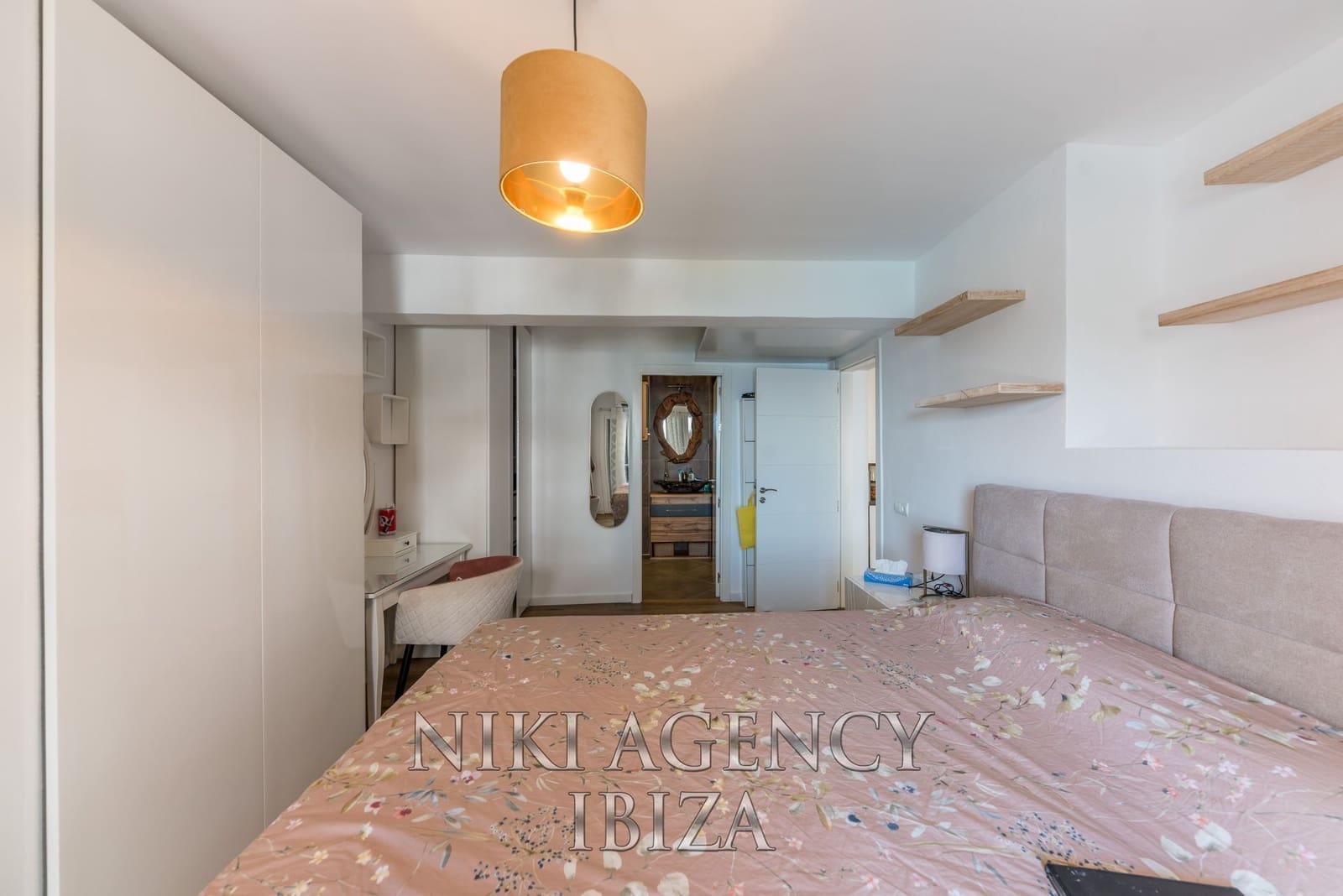 2 soverom Leilighet til salgs i Cala Llonga - € 780 000 (Ref: 10168136)