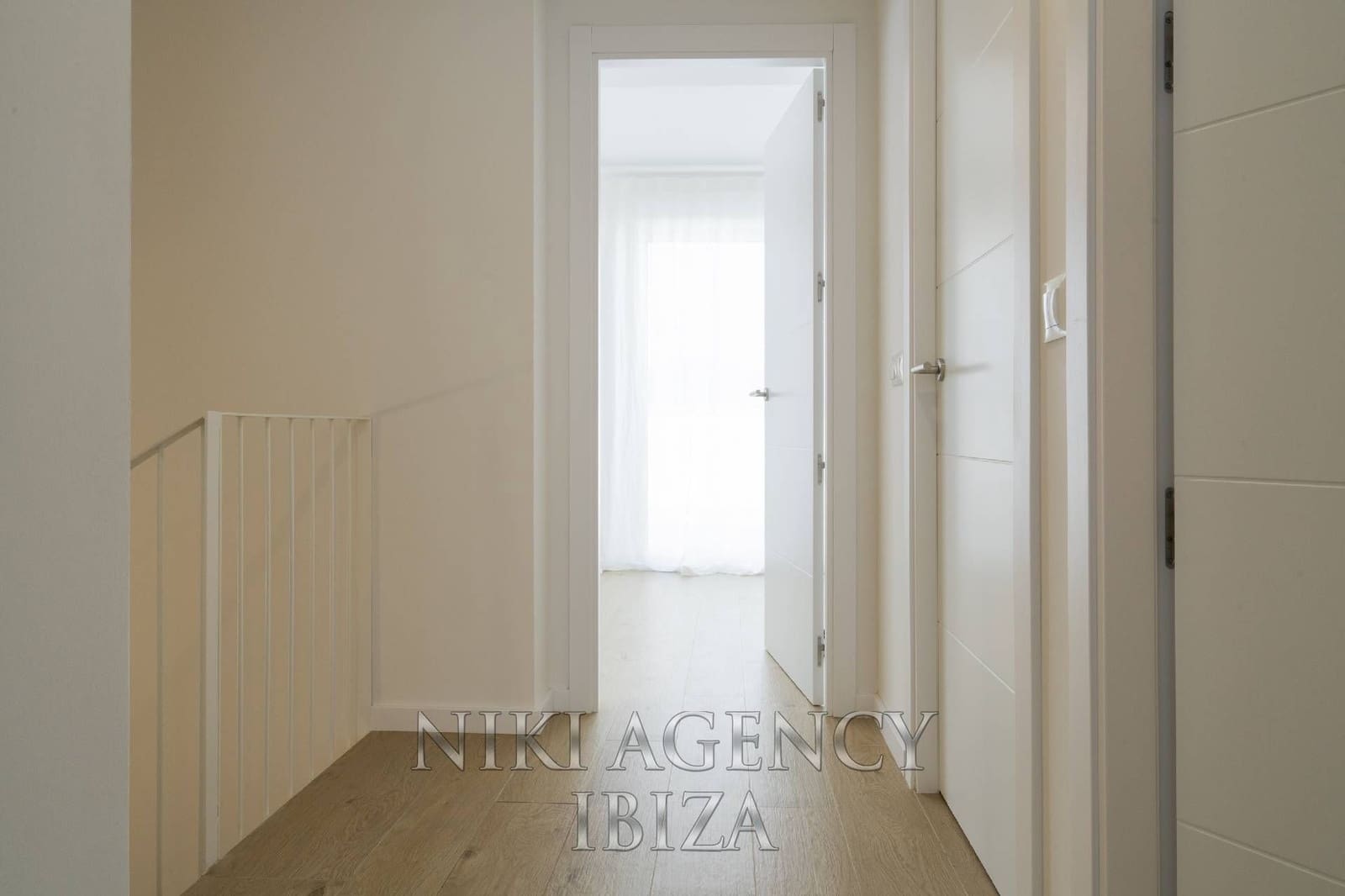 4 bedroom Apartment for sale in Playa d'en Bossa with pool garage - € 995,000 (Ref: 10179875)