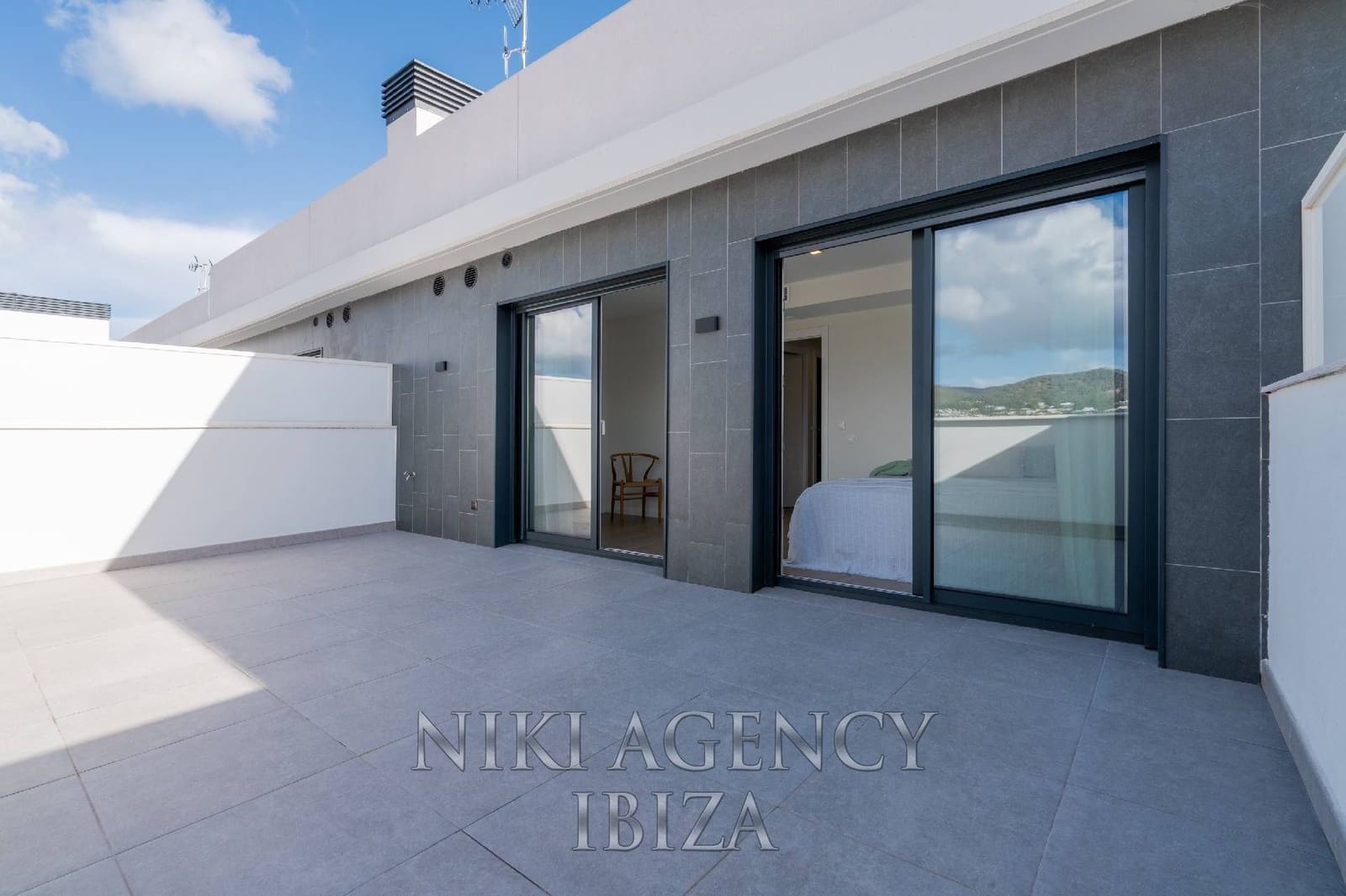4 bedroom Apartment for sale in Playa d'en Bossa with pool garage - € 995,000 (Ref: 10179875)