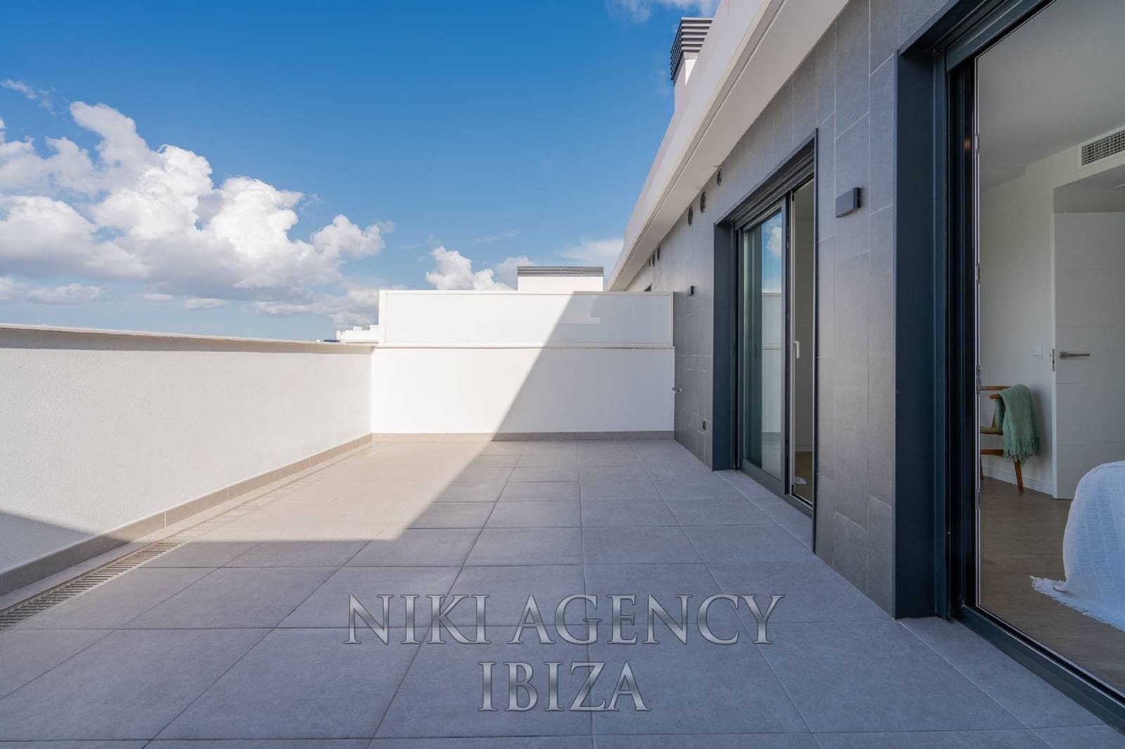 4 bedroom Apartment for sale in Playa d'en Bossa with pool garage - € 995,000 (Ref: 10179875)