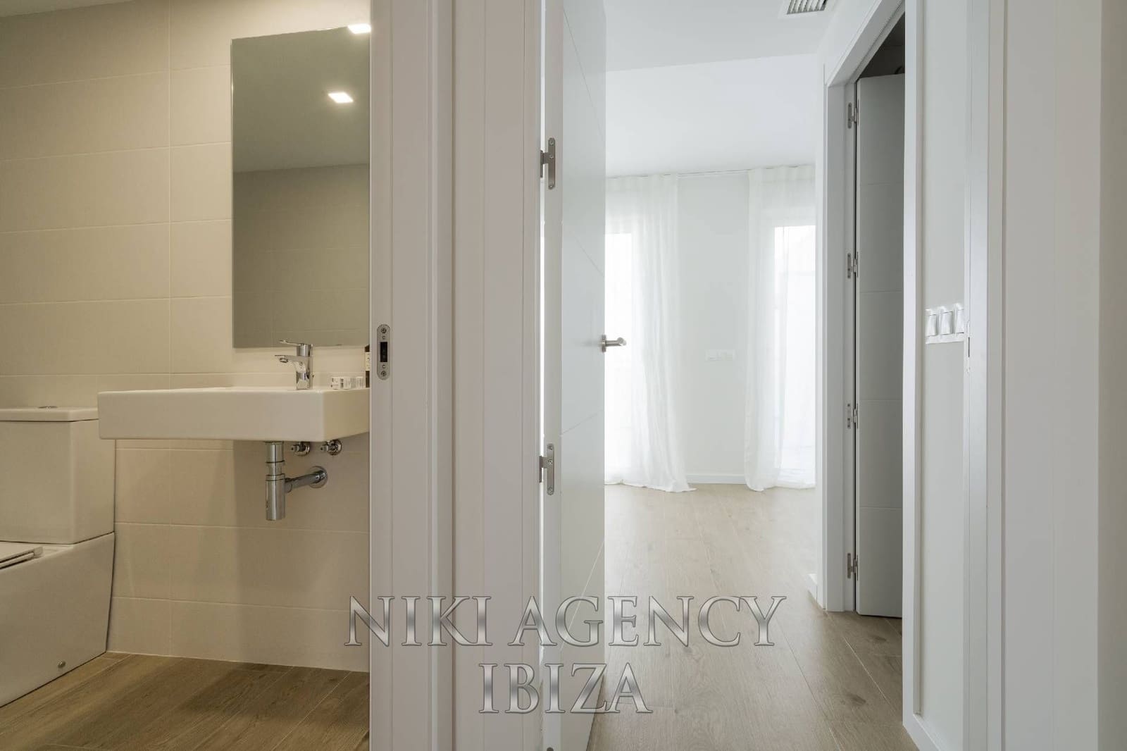 4 bedroom Apartment for sale in Playa d'en Bossa with pool garage - € 995,000 (Ref: 10179875)