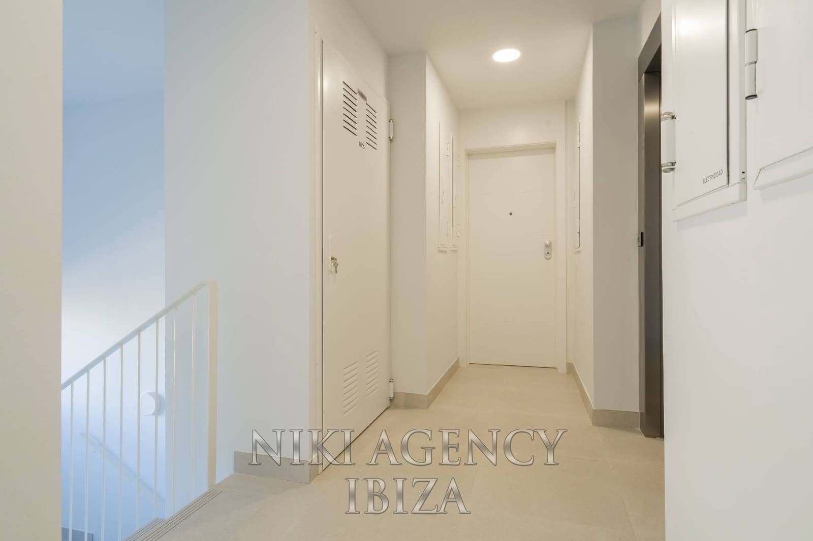 4 bedroom Apartment for sale in Playa d'en Bossa with pool garage - € 995,000 (Ref: 10179875)