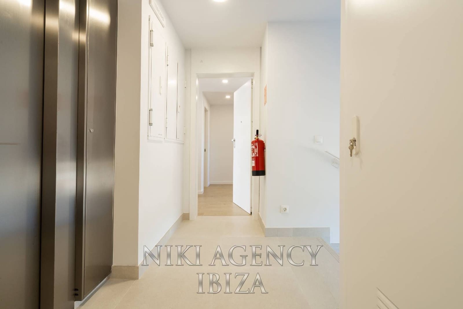 4 bedroom Apartment for sale in Playa d'en Bossa with pool garage - € 995,000 (Ref: 10179875)