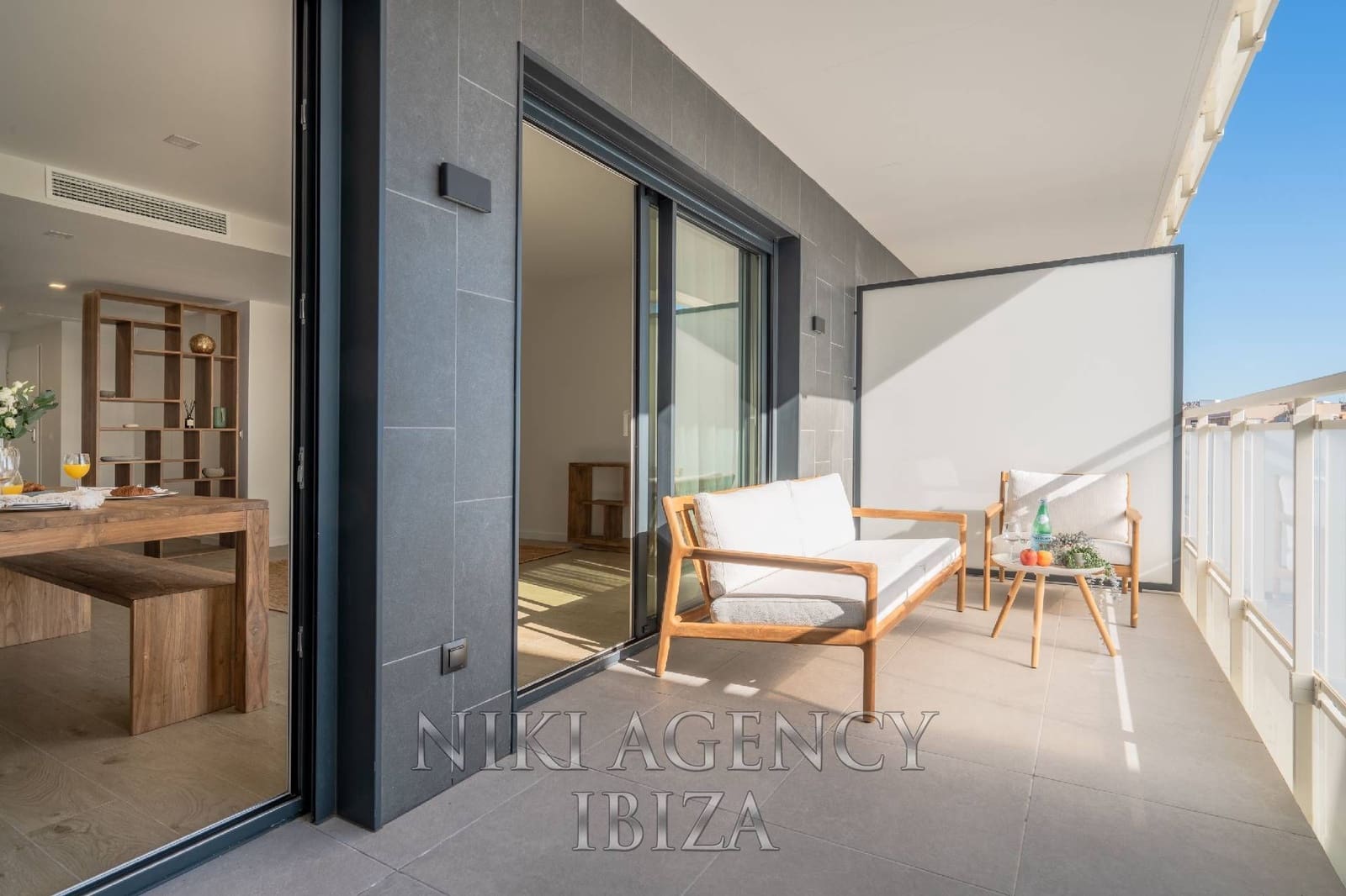 4 bedroom Apartment for sale in Playa d'en Bossa with pool garage - € 995,000 (Ref: 10179875)