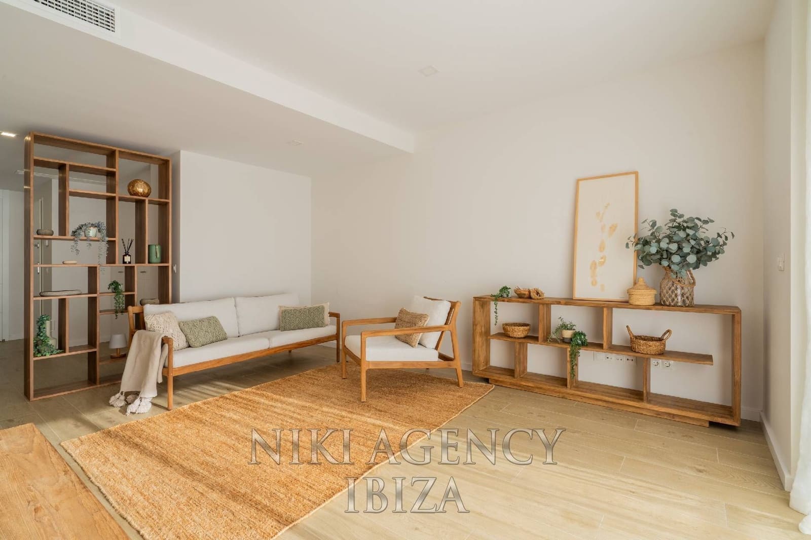 4 bedroom Apartment for sale in Playa d'en Bossa with pool garage - € 995,000 (Ref: 10179875)