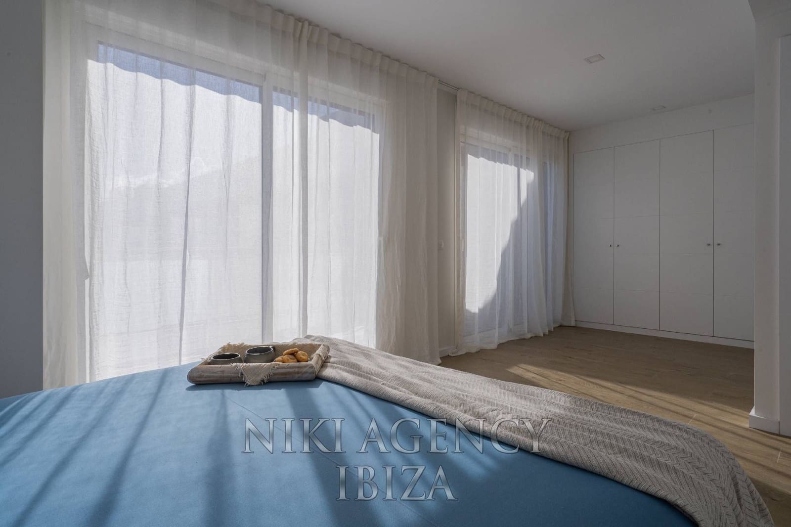 4 bedroom Apartment for sale in Playa d'en Bossa with pool garage - € 995,000 (Ref: 10179875)