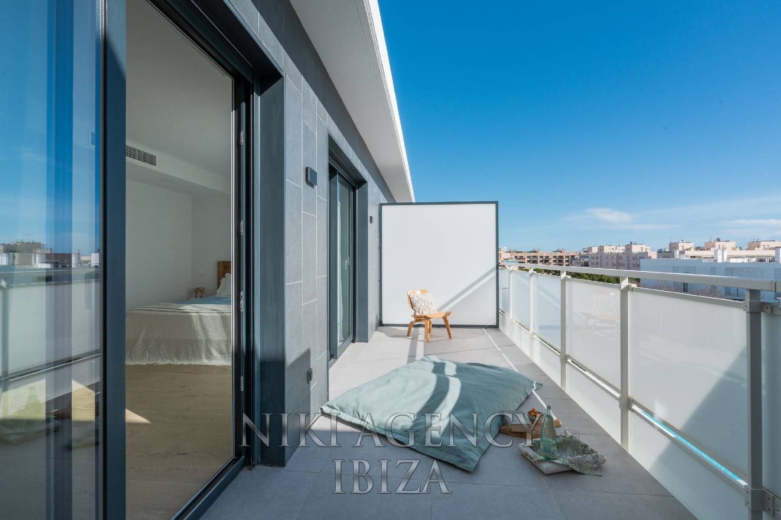 4 bedroom Apartment for sale in Playa d'en Bossa with pool garage - € 995,000 (Ref: 10179875)