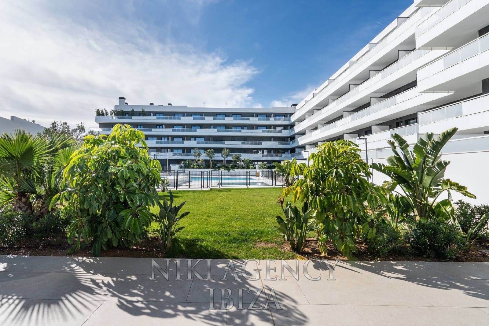 4 bedroom Apartment for sale in Playa d'en Bossa with pool garage - € 995,000 (Ref: 10179875)
