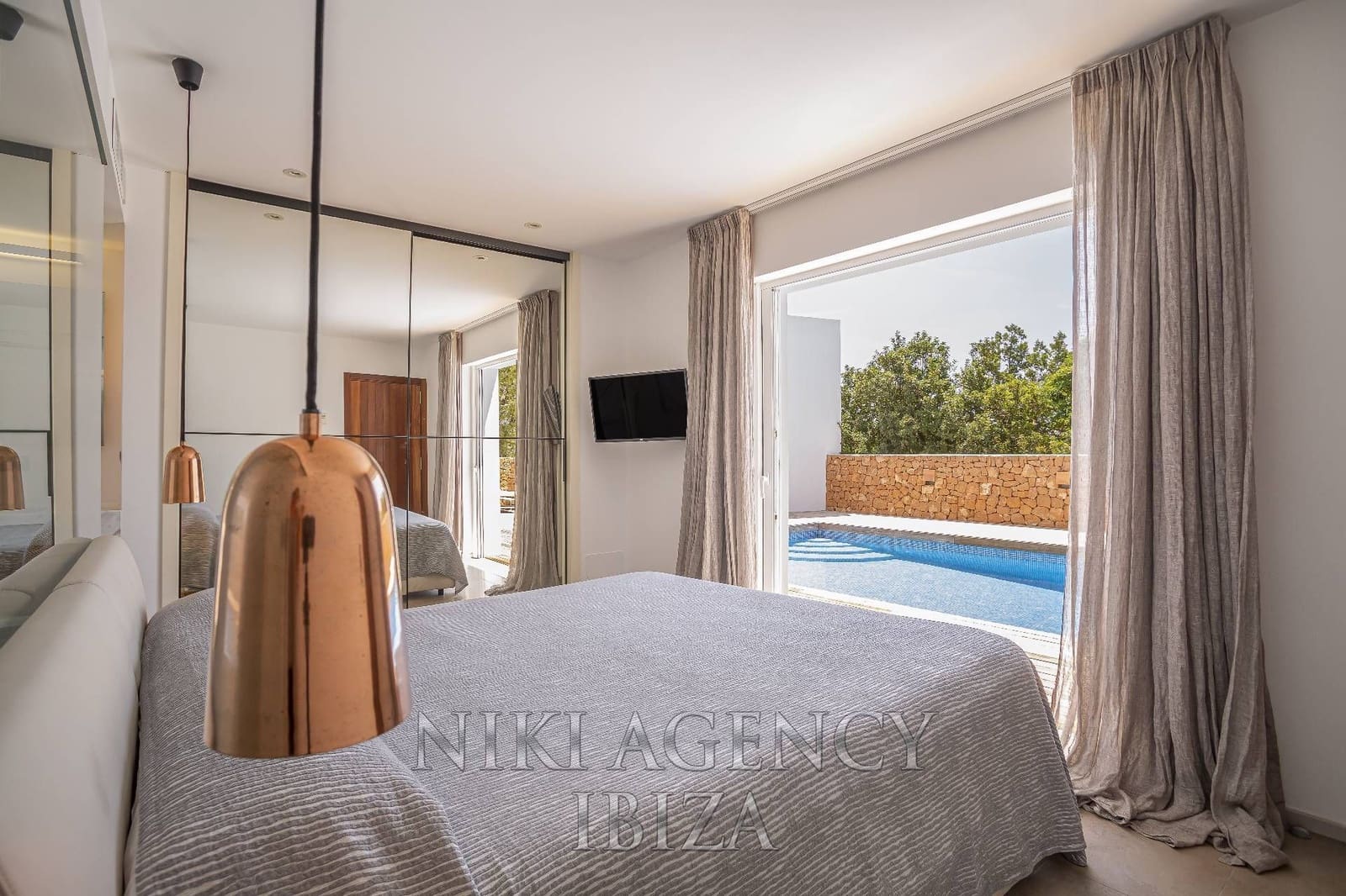 Chalet de 6 habitaciones en Sant Antoni de Portmany en venta con piscina - 3.900.000 € (Ref: 10182446)