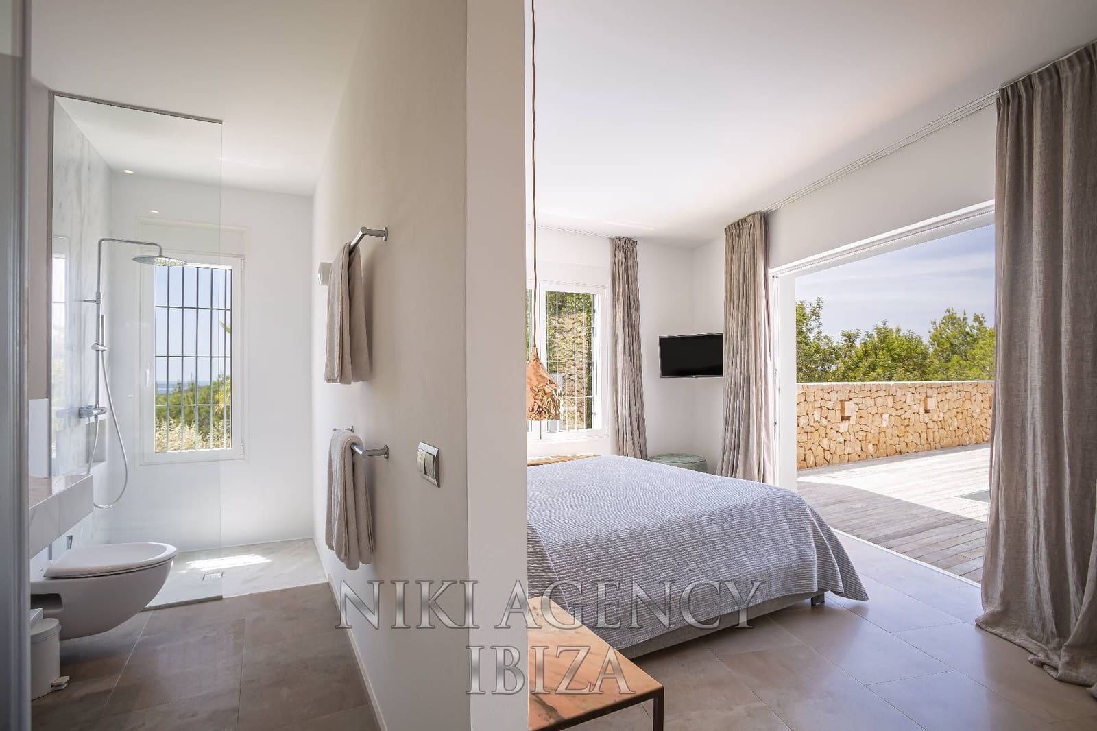Chalet de 6 habitaciones en Sant Antoni de Portmany en venta con piscina - 3.900.000 € (Ref: 10182446)