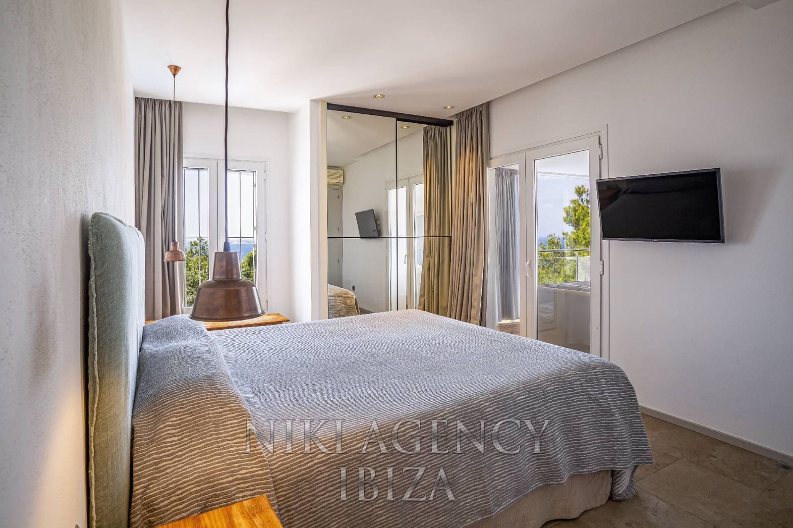 Chalet de 6 habitaciones en Sant Antoni de Portmany en venta con piscina - 3.900.000 € (Ref: 10182446)