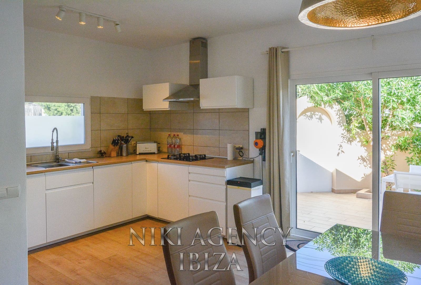 2 soveværelse Villa til salg i Cala Tarida med swimmingpool garage - € 725.000 (Ref: 7841145)