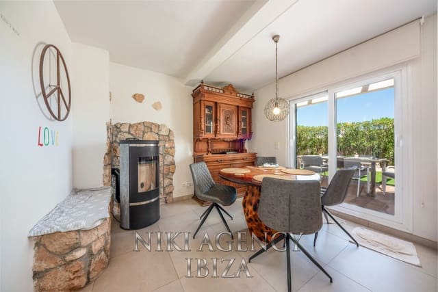 3 soveværelse Villa til salg i Cala Tarida, San Jose / Sant Josep de Sa Talaia med swimmingpool garage - € 795.000 (Ref: 8944548)