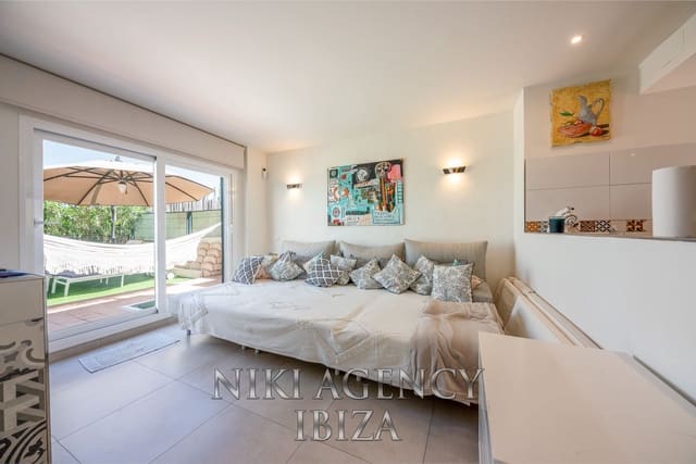 3 soveværelse Villa til salg i Cala Tarida, San Jose / Sant Josep de Sa Talaia med swimmingpool garage - € 795.000 (Ref: 8944548)