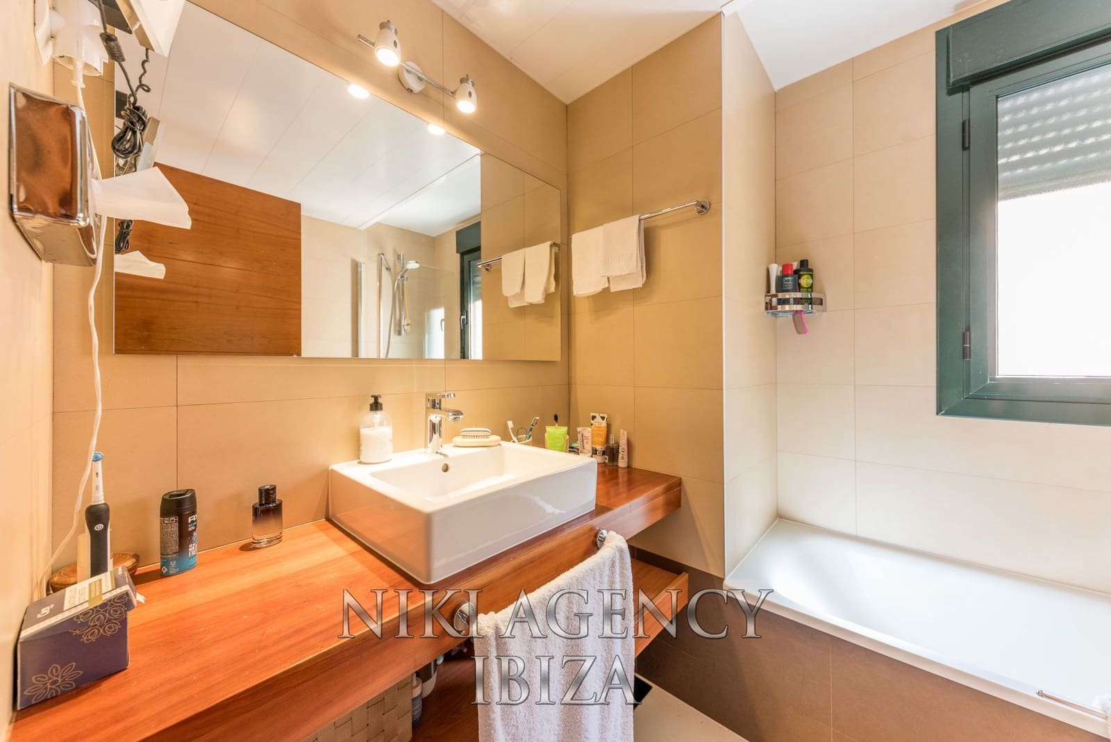 3 soveværelse Villa til salg i Cala Tarida med swimmingpool garage - € 795.000 (Ref: 8944548)