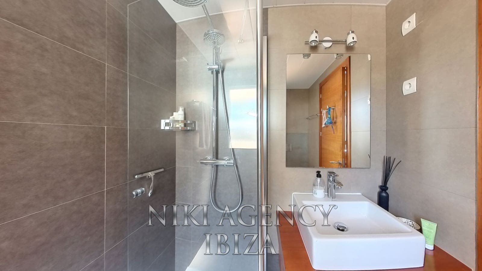 3 soveværelse Villa til salg i Cala Tarida med swimmingpool garage - € 795.000 (Ref: 8944548)