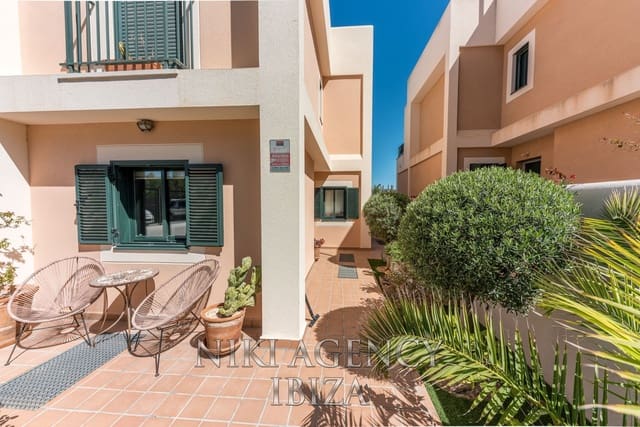 3 soveværelse Villa til salg i Cala Tarida, San Jose / Sant Josep de Sa Talaia med swimmingpool garage - € 795.000 (Ref: 8944548)