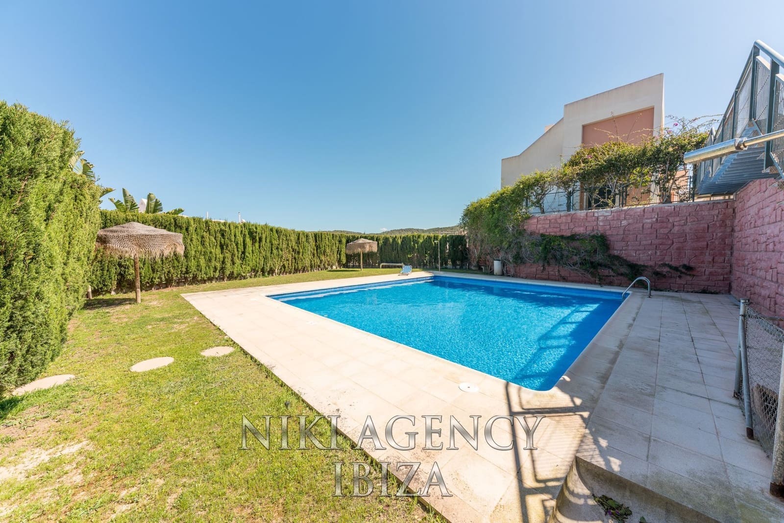 3 soveværelse Villa til salg i Cala Tarida med swimmingpool garage - € 795.000 (Ref: 8944548)