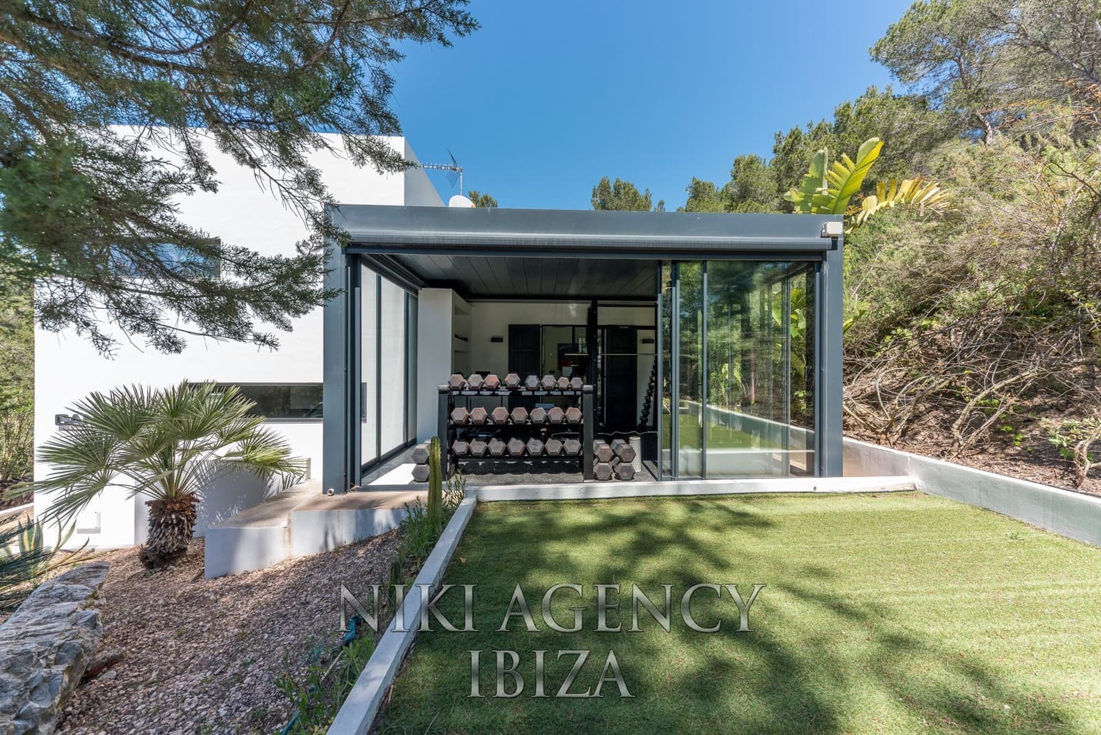 3 soveværelse Villa til salg i San Jose / Sant Josep de Sa Talaia med swimmingpool garage - € 2.350.000 (Ref: 9016249)