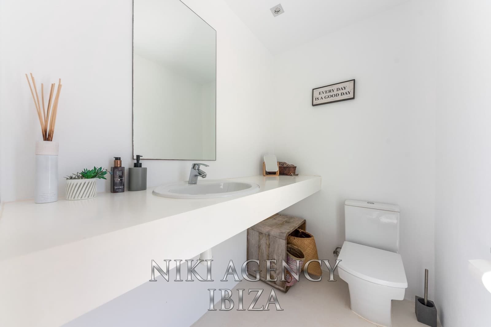 3 soveværelse Villa til salg i San Jose / Sant Josep de Sa Talaia med swimmingpool garage - € 2.350.000 (Ref: 9016249)