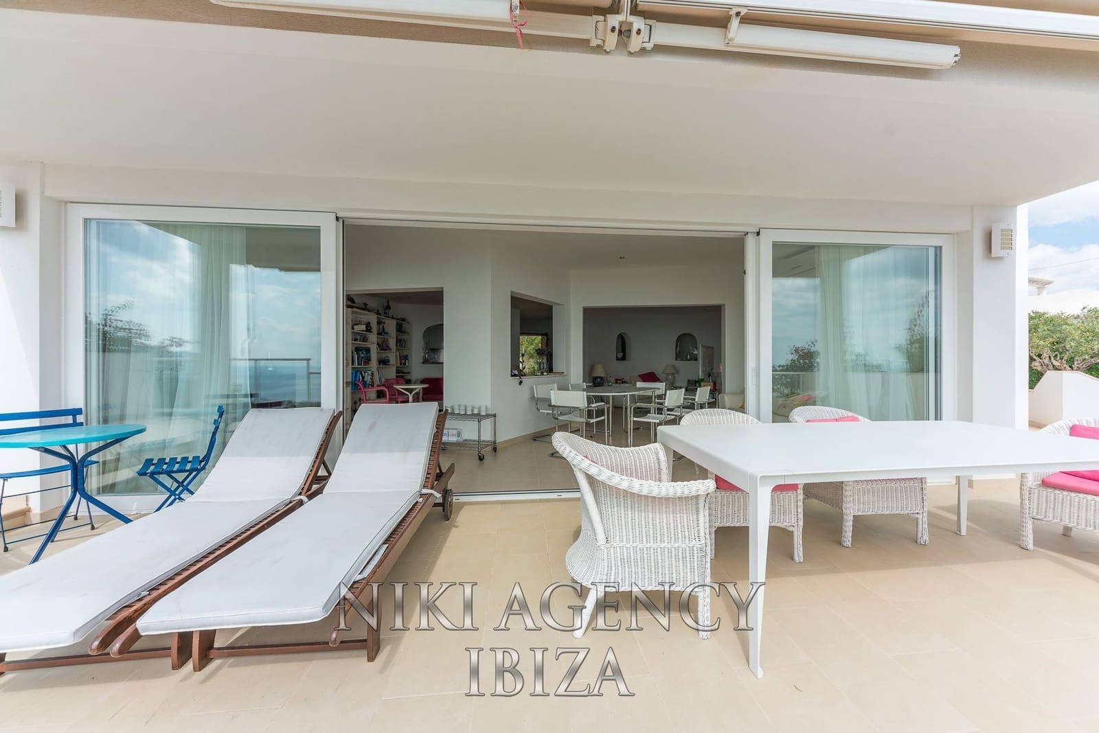 2 soveværelse Villa til salg i Es Cubells med garage - € 2.500.000 (Ref: 9016250)