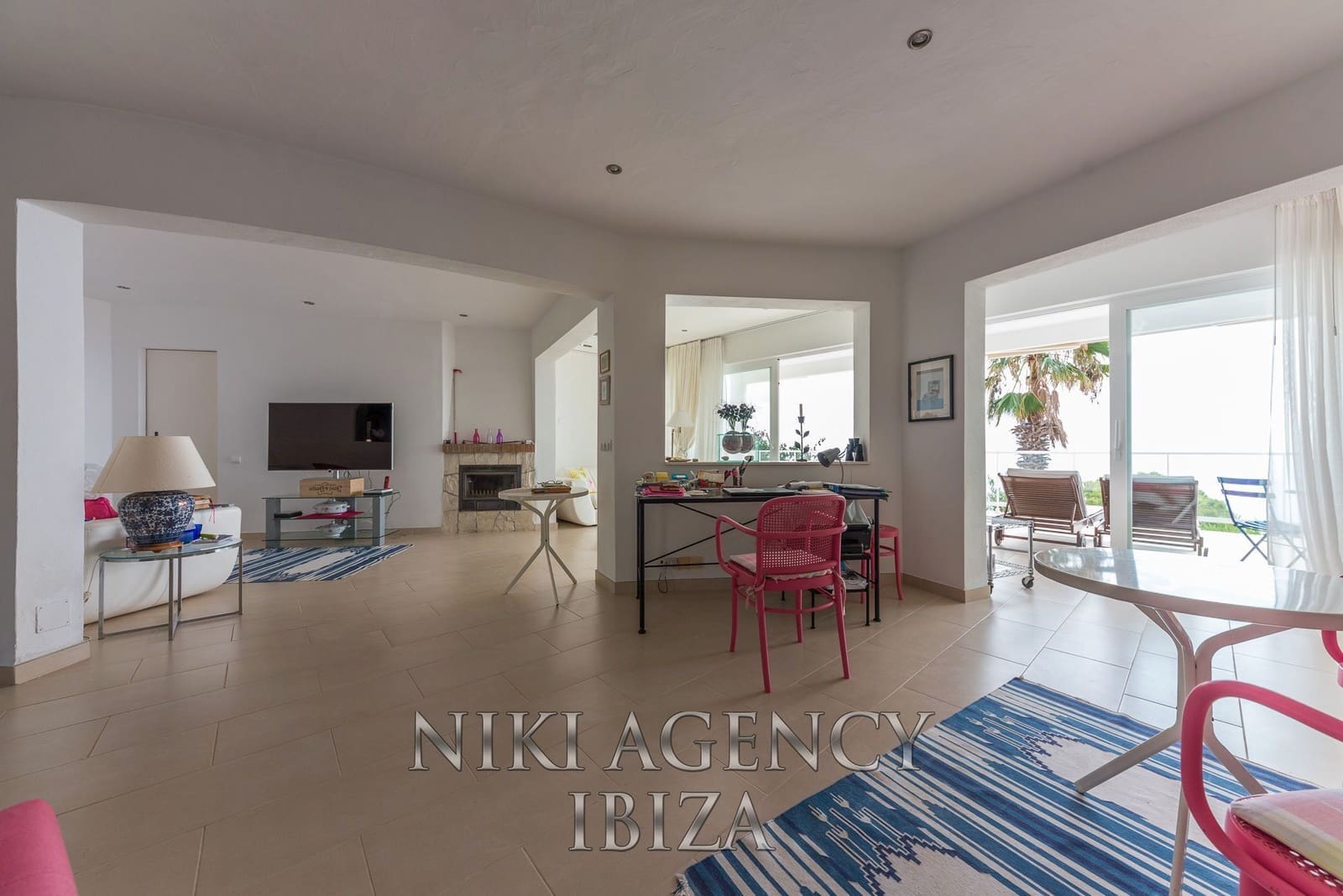 2 soveværelse Villa til salg i Es Cubells med garage - € 2.500.000 (Ref: 9016250)