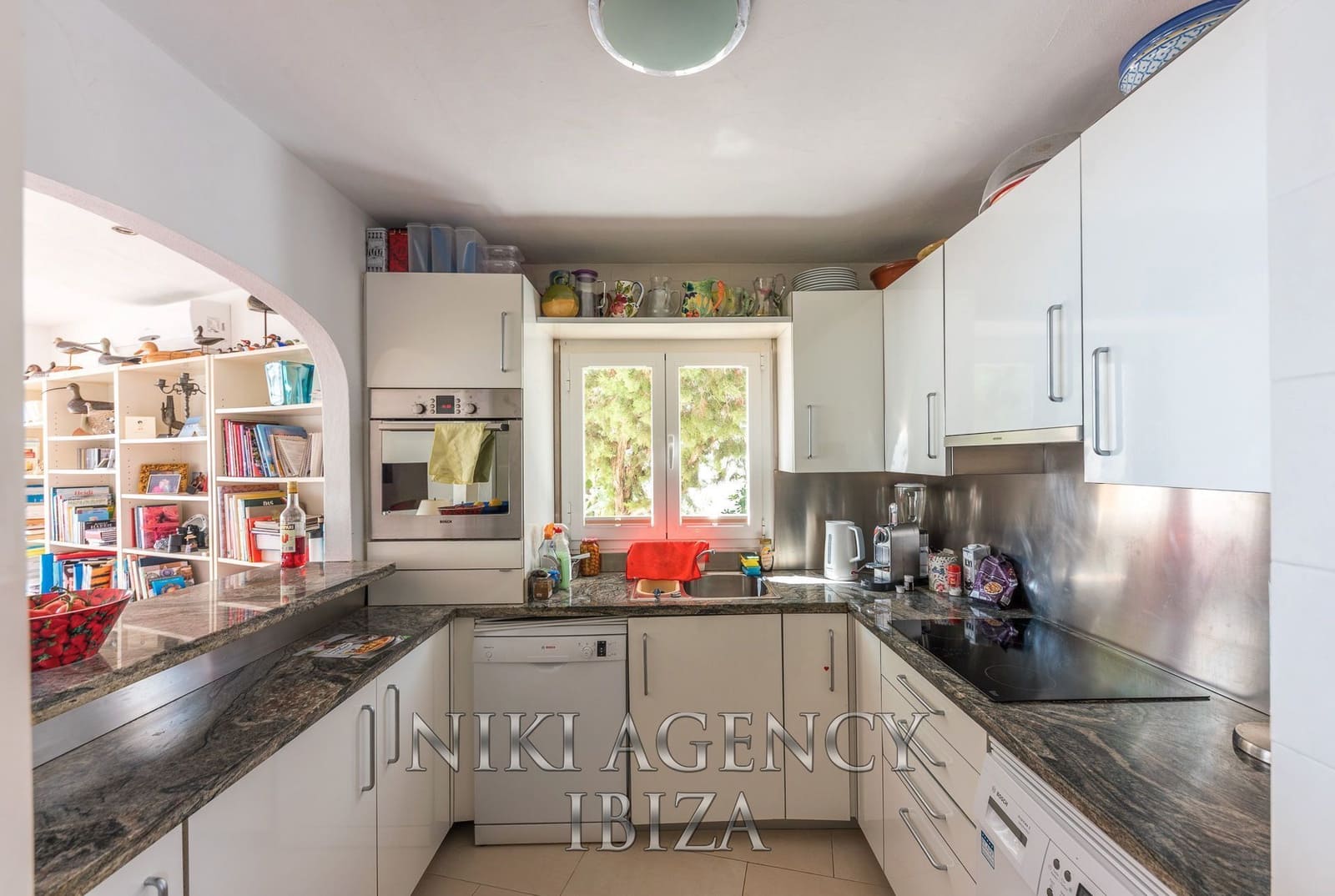 2 soveværelse Villa til salg i Es Cubells med garage - € 2.500.000 (Ref: 9016250)