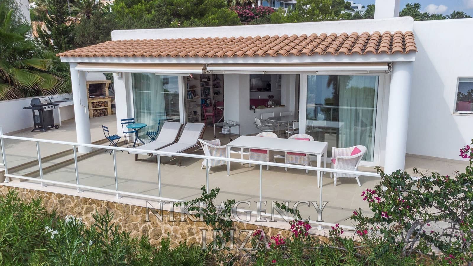 2 soveværelse Villa til salg i Es Cubells med garage - € 2.500.000 (Ref: 9016250)