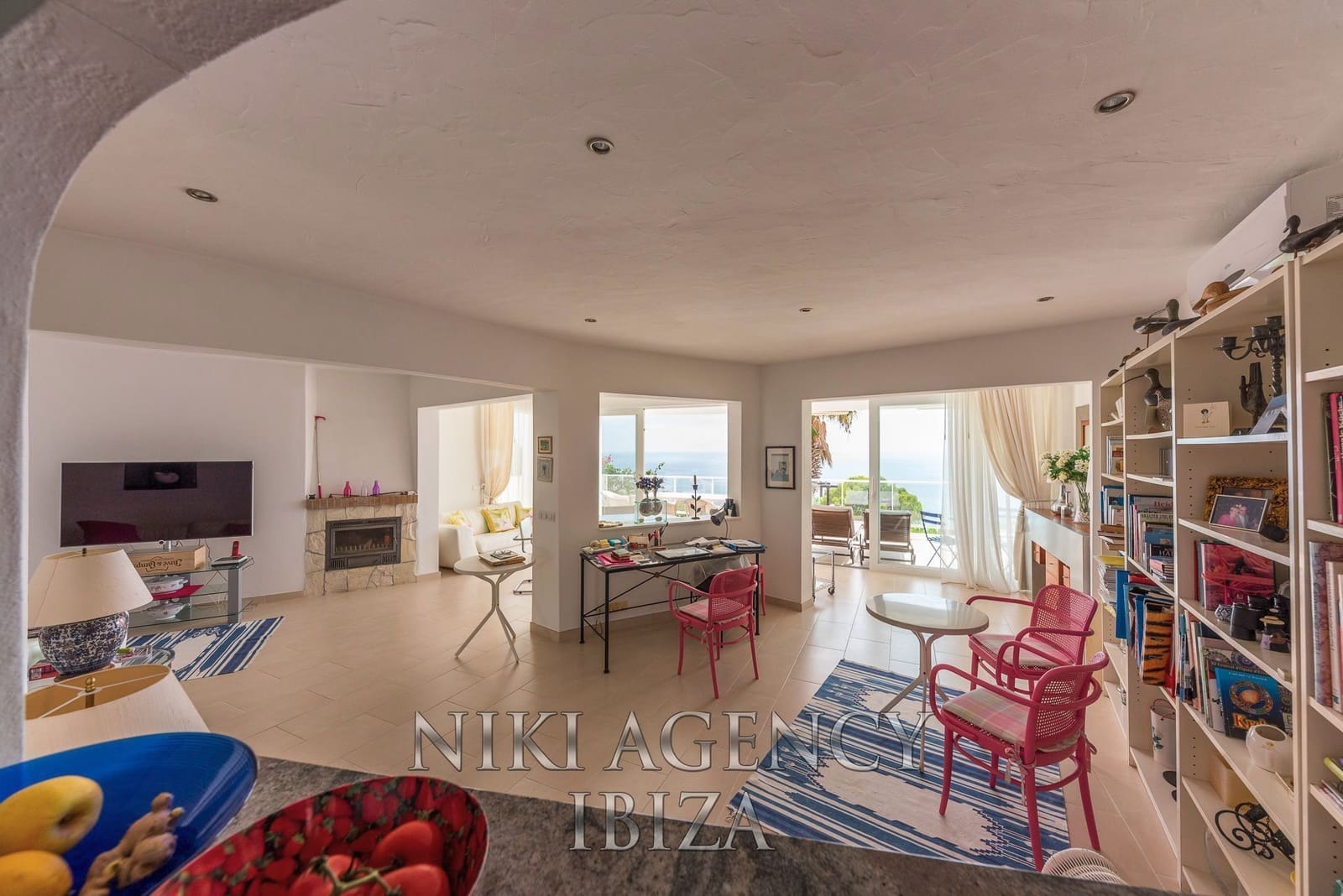 2 soveværelse Villa til salg i Es Cubells med garage - € 2.500.000 (Ref: 9016250)