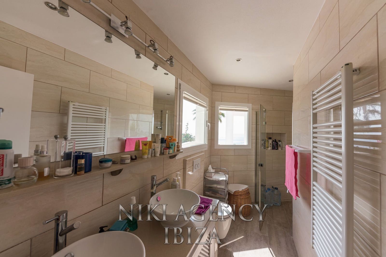 2 soveværelse Villa til salg i Es Cubells med garage - € 2.500.000 (Ref: 9016250)