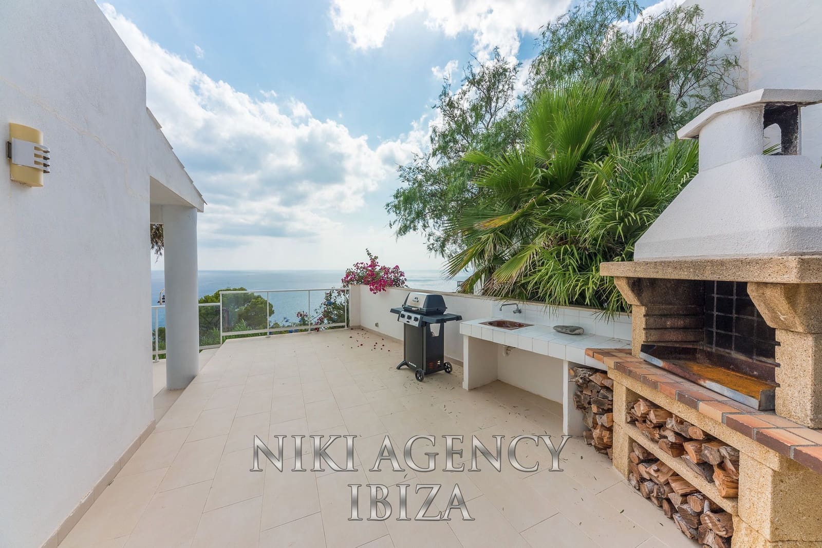 2 soveværelse Villa til salg i Es Cubells med garage - € 2.500.000 (Ref: 9016250)