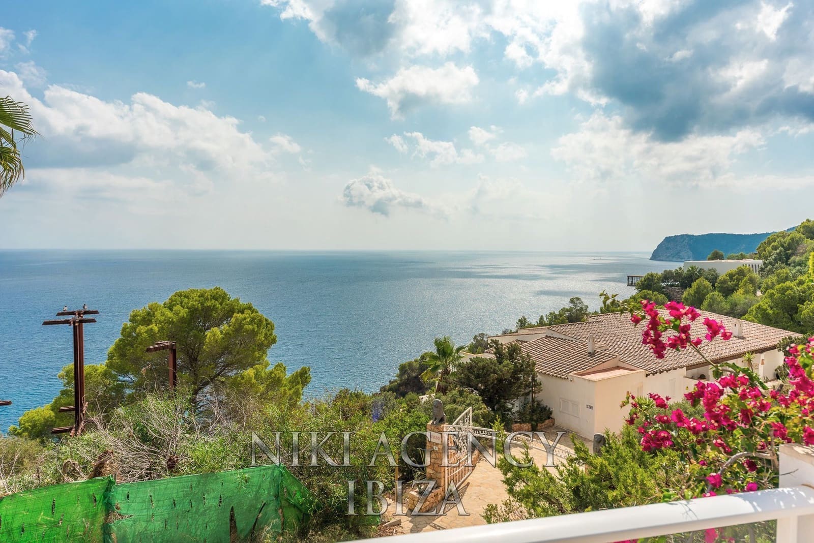 2 soveværelse Villa til salg i Es Cubells med garage - € 2.500.000 (Ref: 9016250)