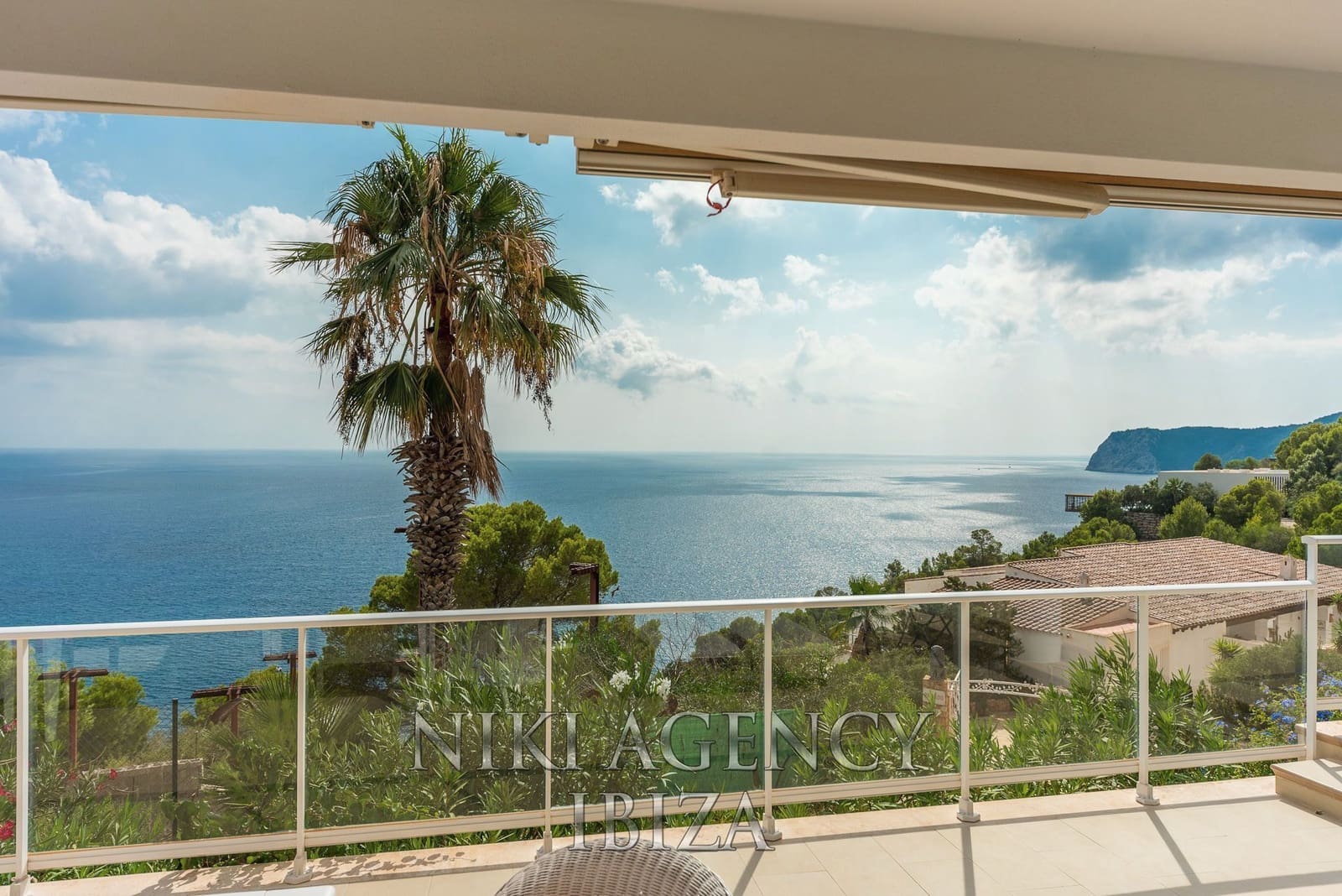 2 soveværelse Villa til salg i Es Cubells med garage - € 2.500.000 (Ref: 9016250)