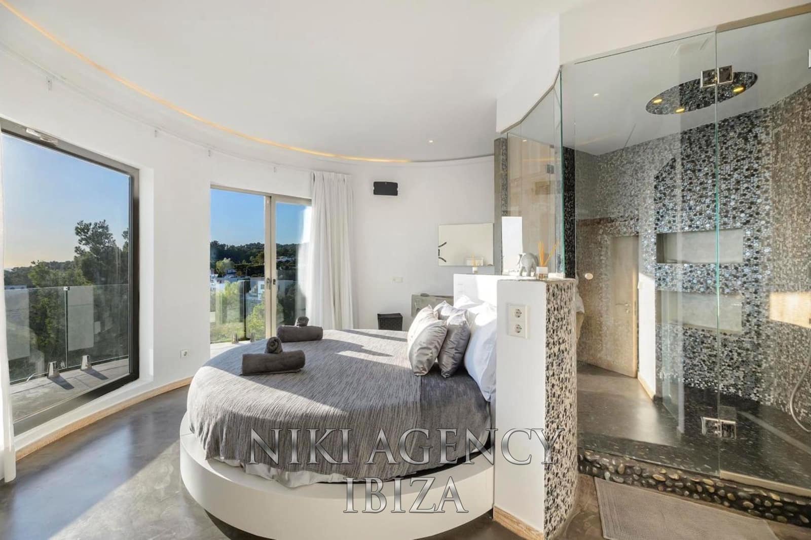 4 bedroom Villa for sale in Sant Antoni de Portmany with pool garage - € 2,800,000 (Ref: 9016253)