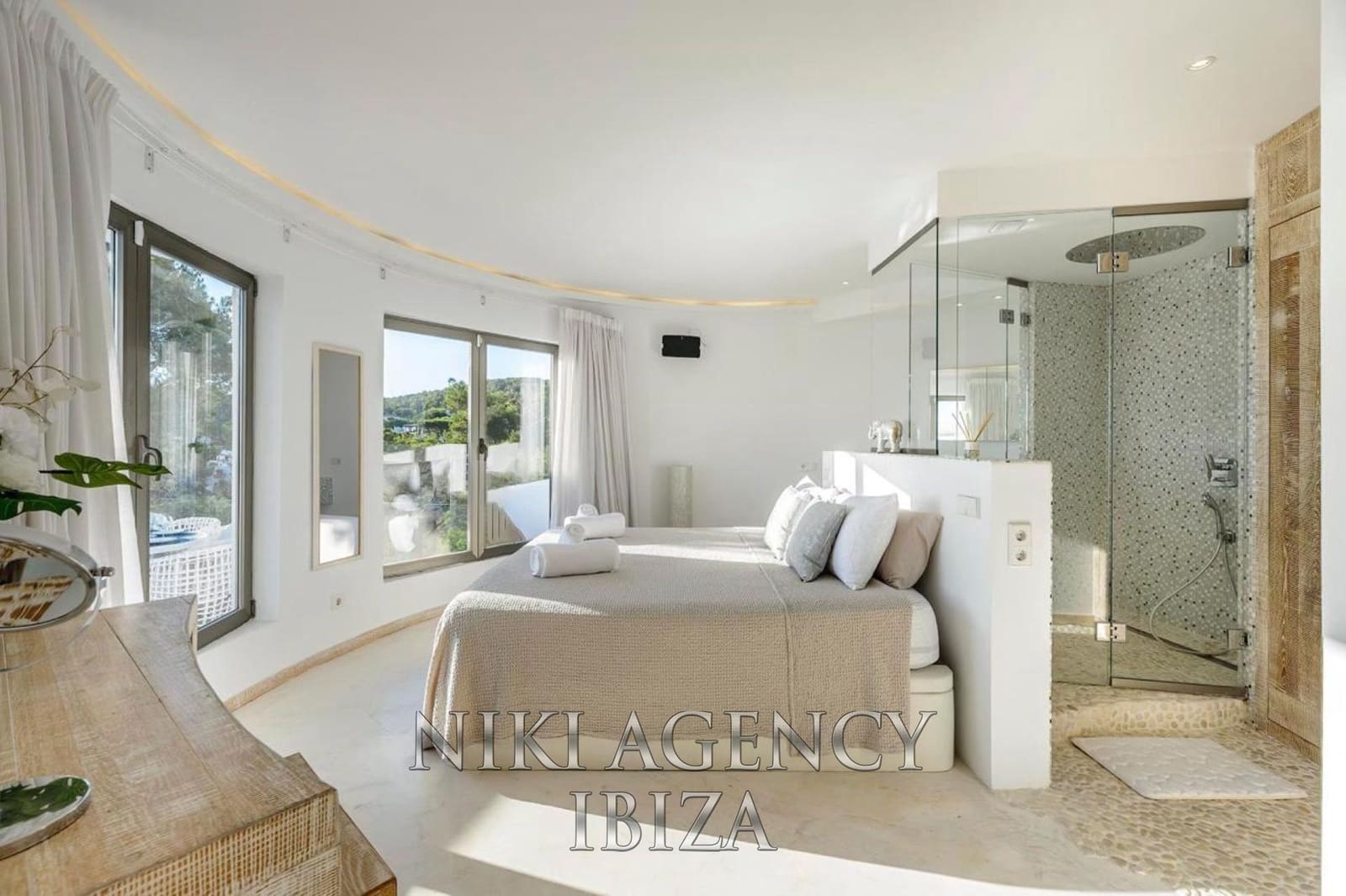 4 bedroom Villa for sale in Sant Antoni de Portmany with pool garage - € 2,800,000 (Ref: 9016253)