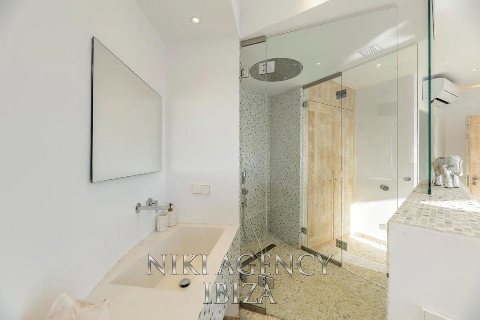 4 bedroom Villa for sale in Sant Antoni de Portmany with pool garage - € 2,800,000 (Ref: 9016253)