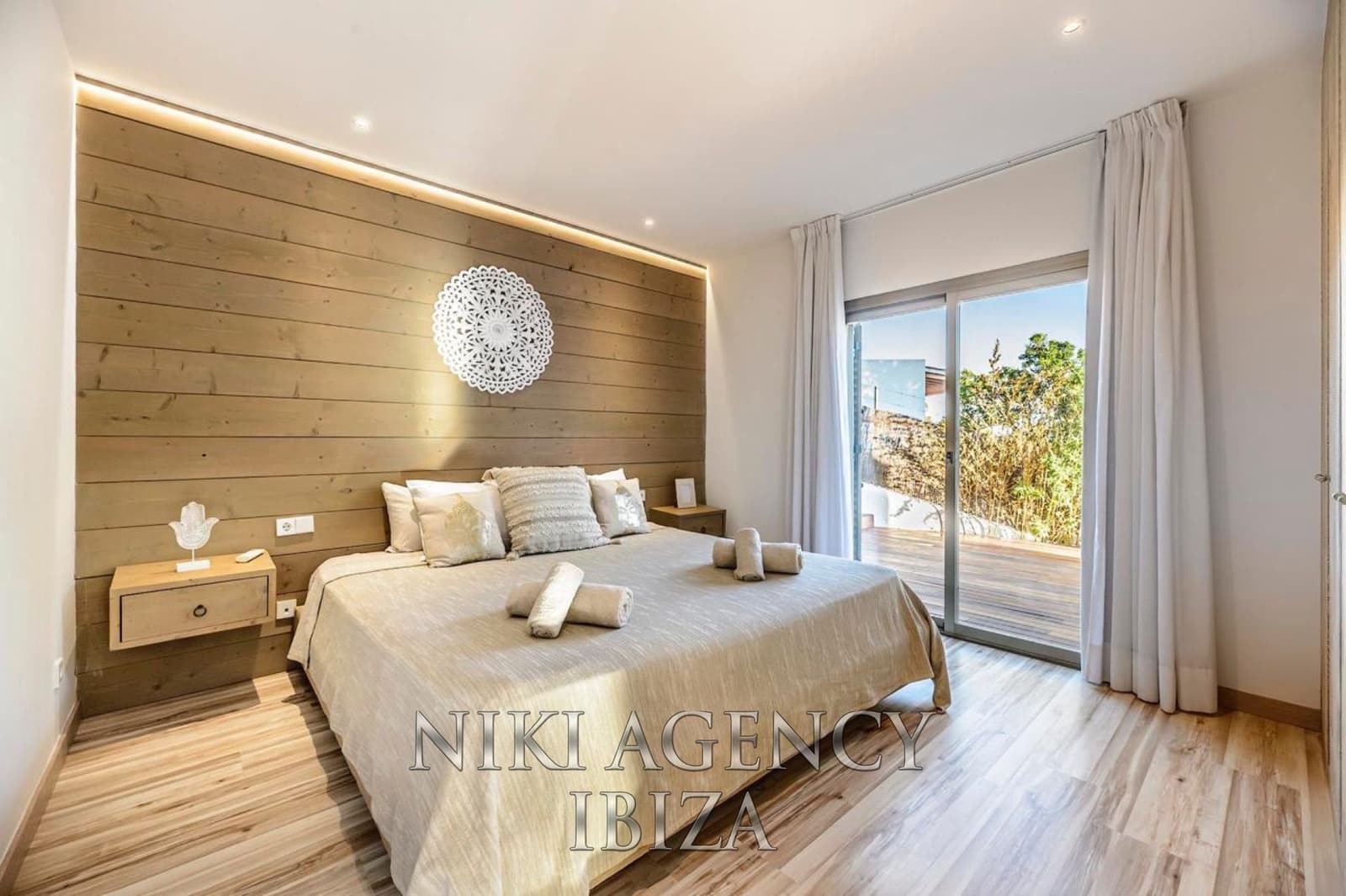 4 bedroom Villa for sale in Sant Antoni de Portmany with pool garage - € 2,800,000 (Ref: 9016253)