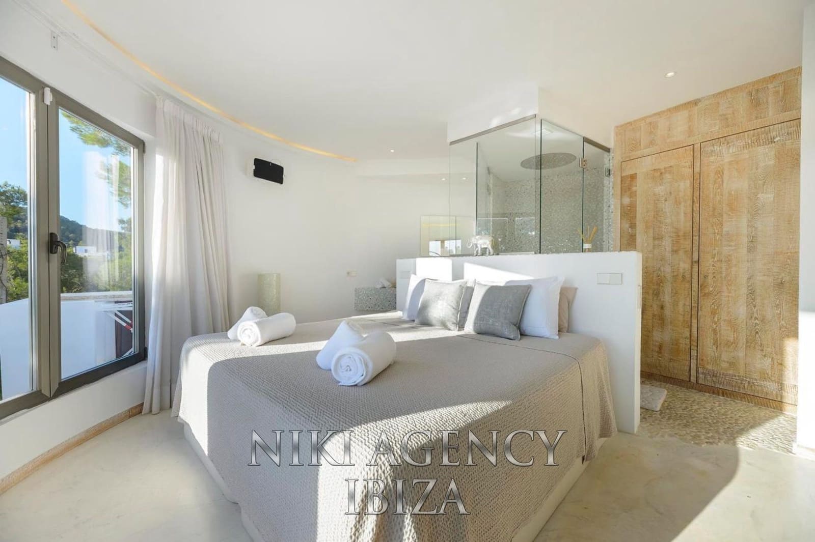 4 bedroom Villa for sale in Sant Antoni de Portmany with pool garage - € 2,800,000 (Ref: 9016253)