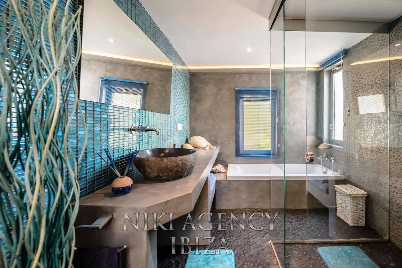 4 bedroom Villa for sale in Sant Antoni de Portmany with pool garage - € 2,800,000 (Ref: 9016253)